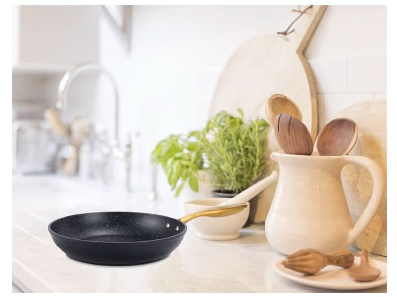 פספרטו – מחבת 24 ס"מ Black &Gold מבית MICHSAF black