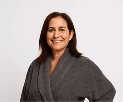 באנדל רחצה אפור – חלוק, מגבות פרימיום ושטיחון אמבט