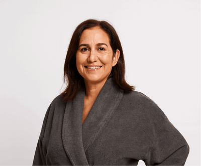 באנדל רחצה אפור – חלוק, מגבות פרימיום ושטיחון אמבט